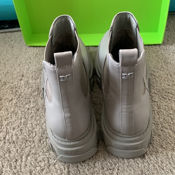 Grey lug boots - Picture 4 of 5